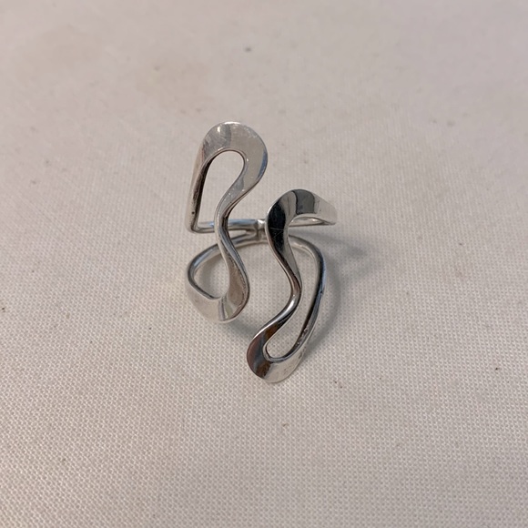 Sterling Silver wavy ring - Picture 1 of 4